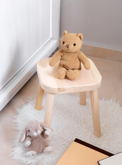 Interior de la decoración de la habitación de los niños con juguetes.