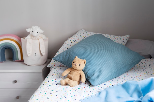 Interior de la decoración de la habitación de los niños con juguetes.