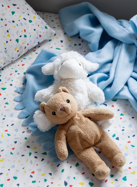 Interior de la decoración de la habitación de los niños con juguetes.