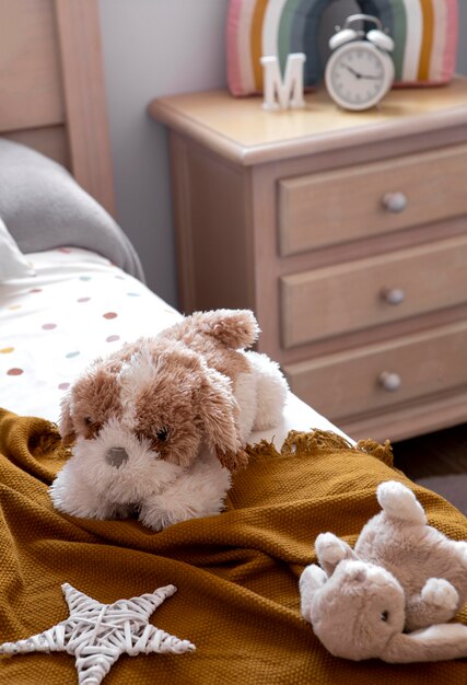 Interior de la decoración de la habitación de los niños con juguetes.