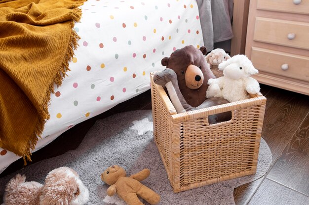 Interior de la decoración de la habitación de los niños con juguetes.