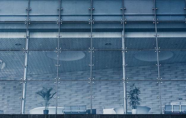 Foto gratuita interior del edificio de negocios con plantas