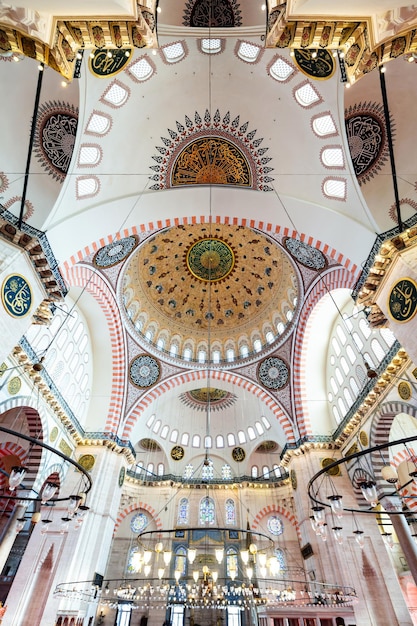 Foto gratuita interior de la mezquita de suleymaniye en estambul turquía