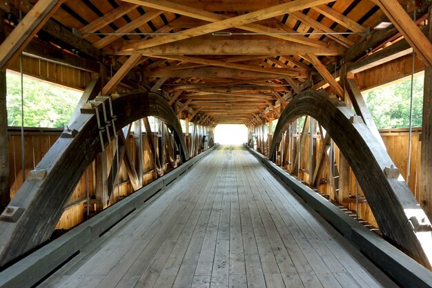 Interior puente de madera