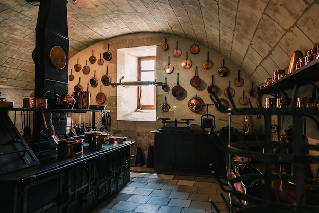 Foto gratuita interior de una tienda que vende artículos de hierro