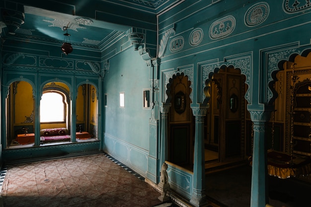 Interior de Zenana Mahal en el Palacio de la ciudad en Udaipur Rajasthan