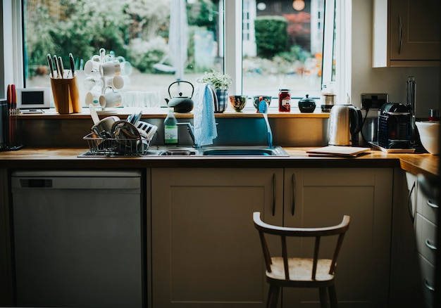 Foto gratuita interiores de una cocina hogareña