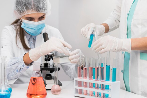 Investigador profesional en laboratorio