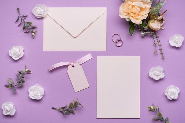 Invitación de boda de papelería con flores