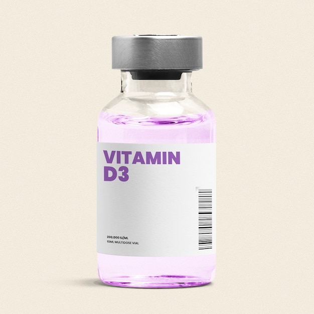Inyección de vitamina D3 en un frasco de vidrio con líquido violeta