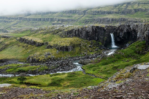 Islandia paisaje de hermosa cascada