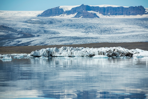 Islandia paisaje de hermoso paisaje acuático