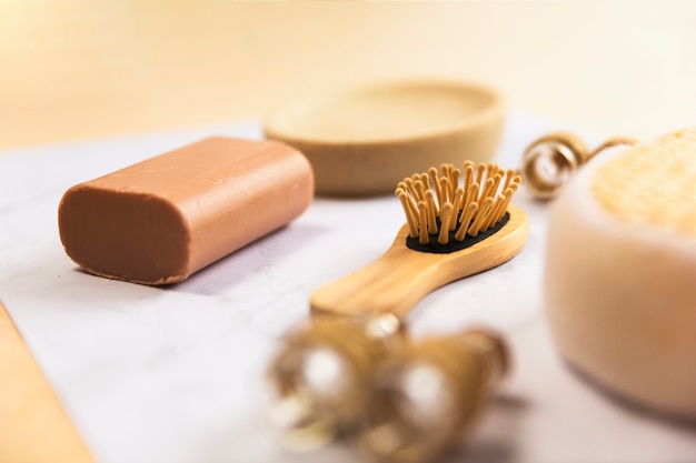 Jabón de spa con cepillo para el pelo de madera