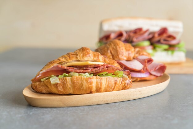 Jamón sándwich croissant