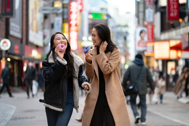 Japón adolescente amigos divirtiéndose