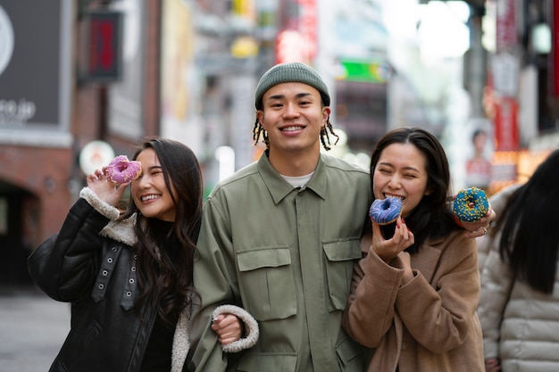 Japón adolescente amigos divirtiéndose