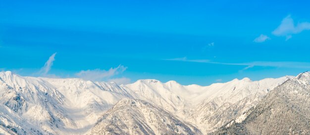 Japón montaña de invierno con nieve cubierto