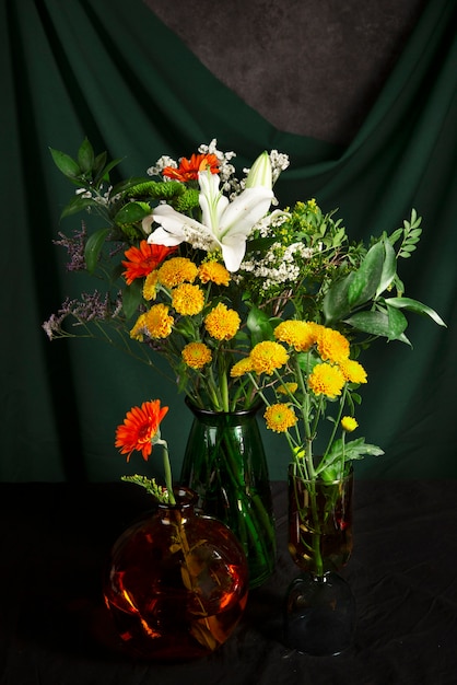 Foto gratuita jarrón de flores en estilo barroco como la fotografía.