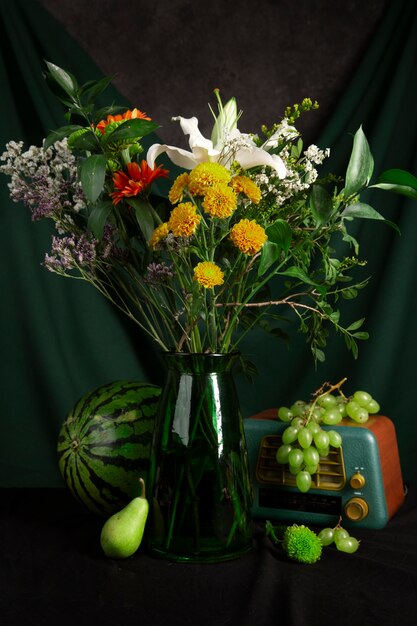 Jarrón de flores en estilo barroco como la fotografía.