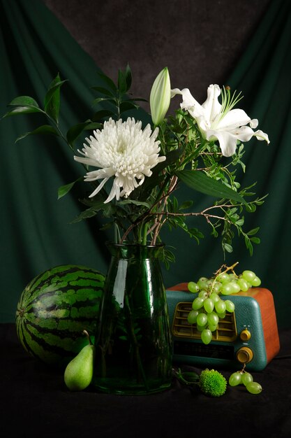 Jarrón de flores en estilo barroco como la fotografía.