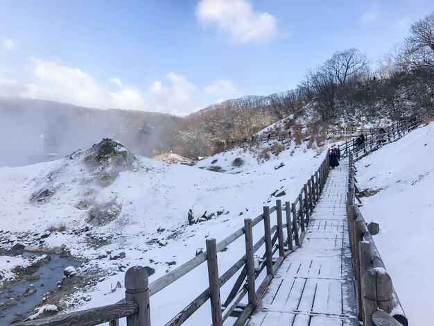 Jigokudani, conocido en inglés como &quot;Hell Valley&quot; es la fuente de aguas termales para muchos locales Onsen Spas en Noboribetsu, Hokkaido.