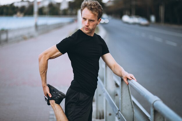 Joven deportista, mañana trabajo