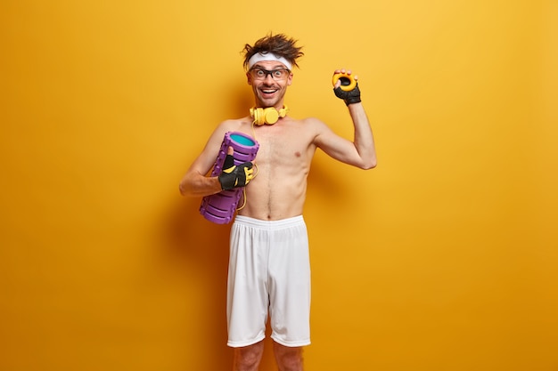 Joven deportista preparándose para su entrenamiento aislado