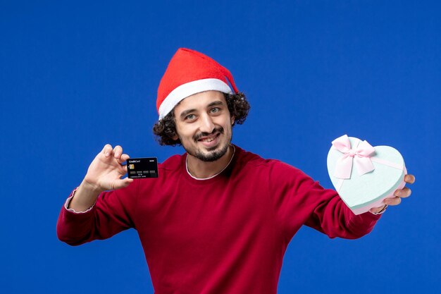 Foto gratuita joven expresivo posando para navidad