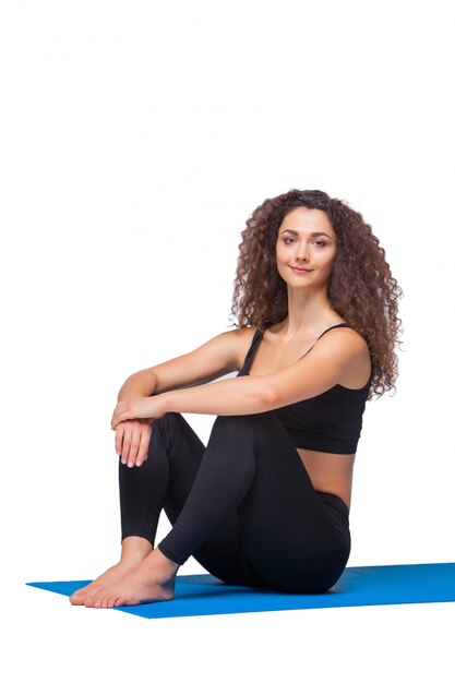 joven en forma después de ejercicios de yoga.