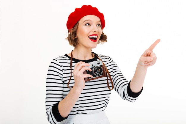 Joven fotógrafo feliz mujer