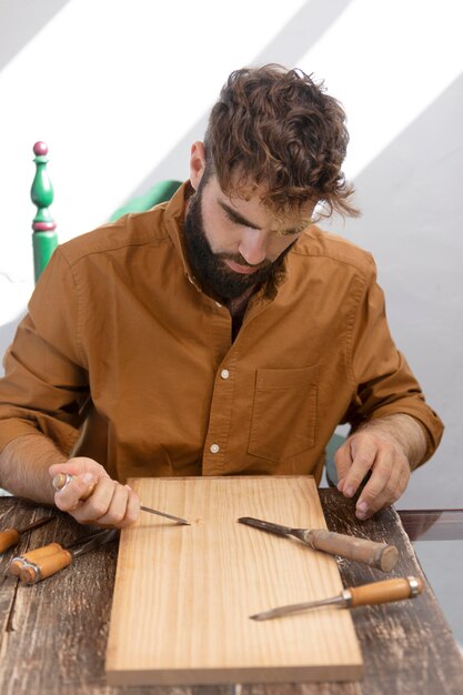 Joven grabado en madera