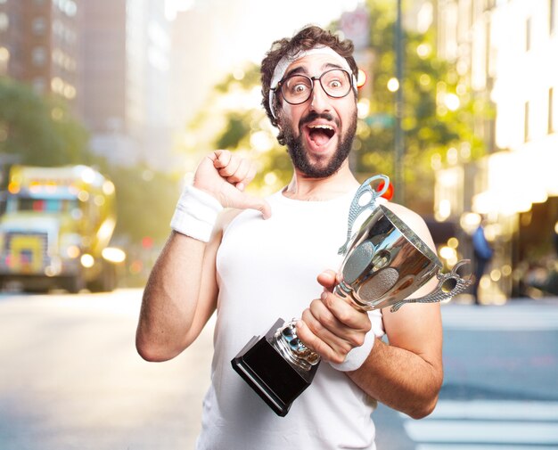 Foto gratuita joven hombre de los deportes locos. la expresión feliz