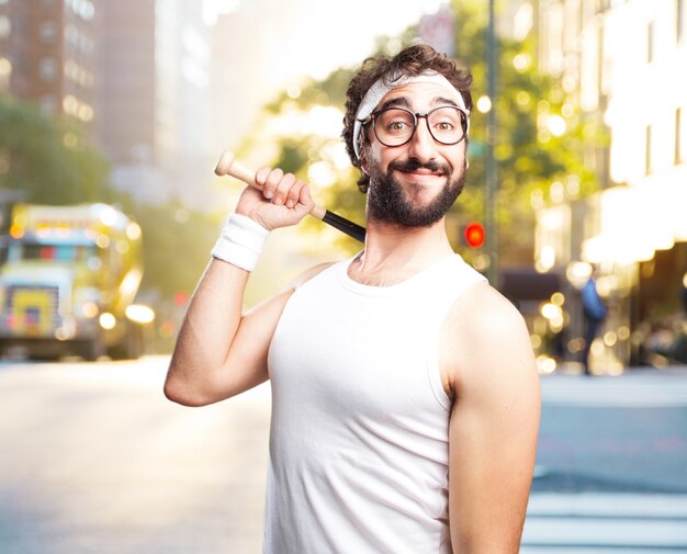 joven hombre de los deportes locos. la expresión feliz