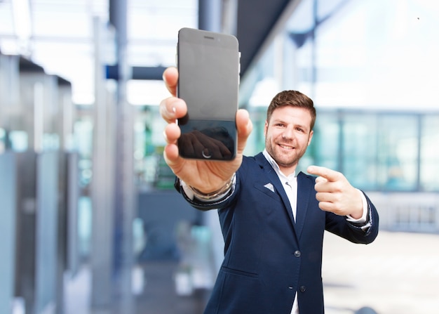 joven hombre de negocios feliz expresión