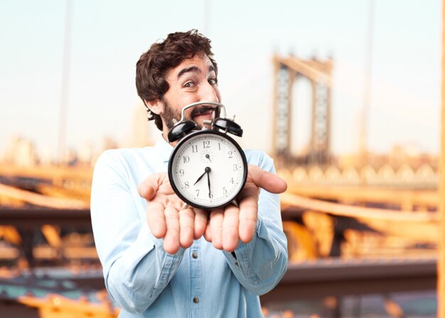 joven hombre de negocios feliz expresión