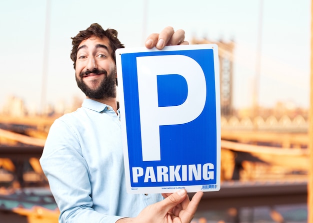 joven hombre de negocios feliz expresión