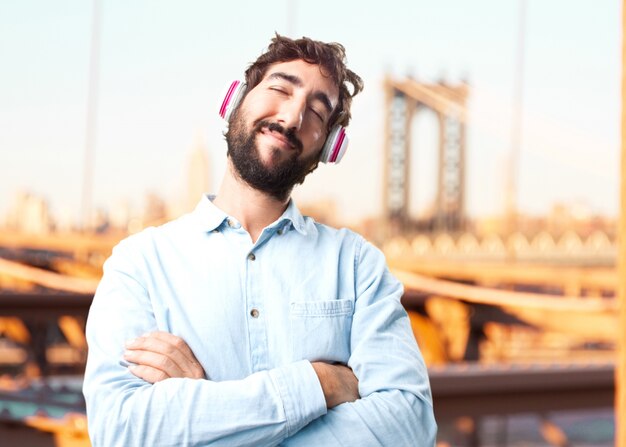 joven hombre de negocios feliz expresión