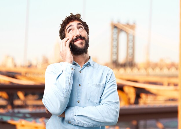 joven hombre de negocios feliz expresión