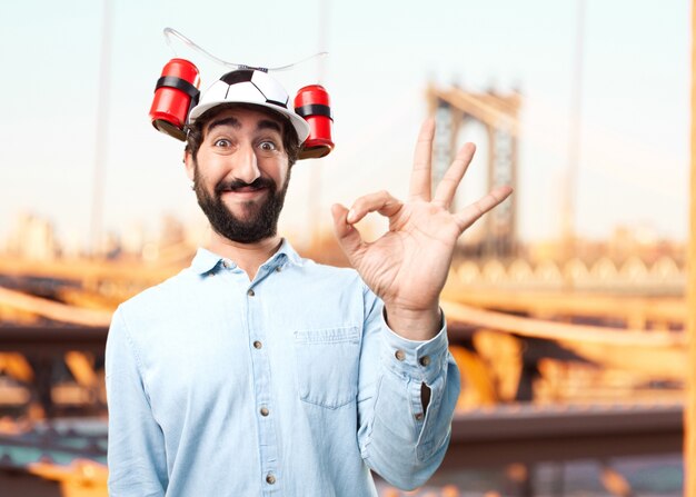 joven hombre de negocios feliz expresión