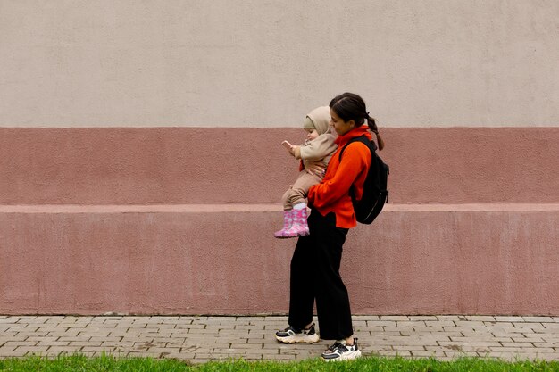 Joven madre con su hijo