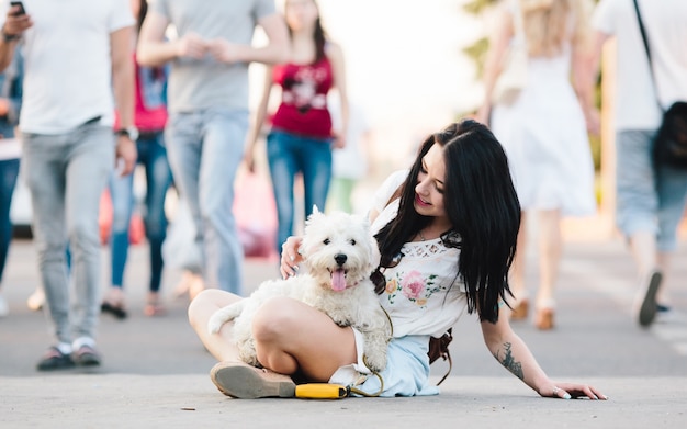 Foto gratuita joven mascota un verano ocasional