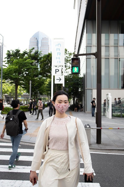 Joven, mujer japonesa, aire libre