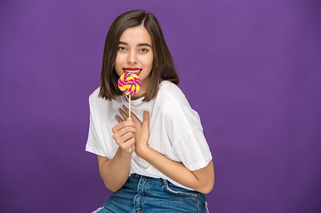 La joven mujer con paleta de colores