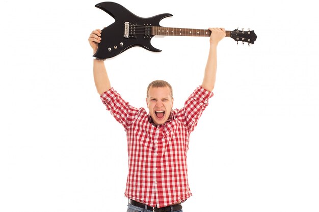 Joven músico con guitarra