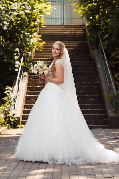 Joven novia en el día de la boda