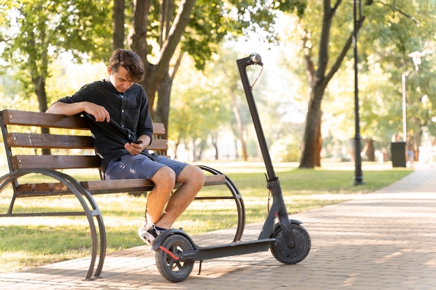 Joven, relajante, aire libre