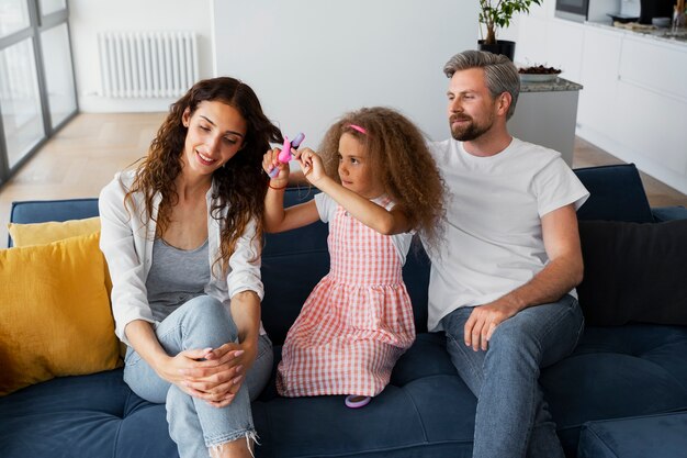 Jovencita adoptada por pareja