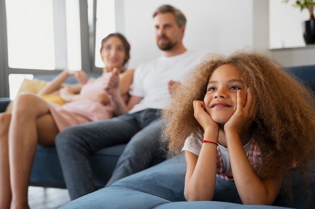 Jovencita adoptada por pareja