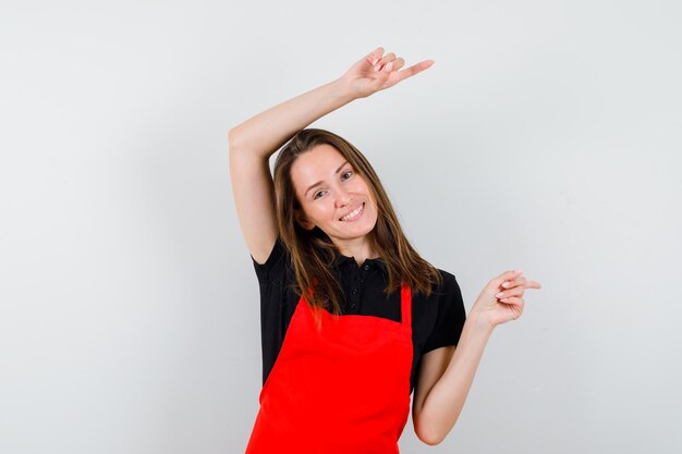 Jovencita expresiva posando en el estudio