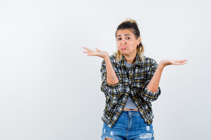 Foto gratuito una jovencita expresiva posando